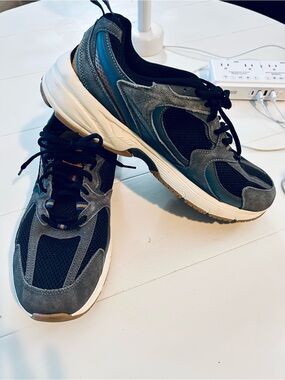 Avia Men's Black and Gray Mesh Suede Sneakers